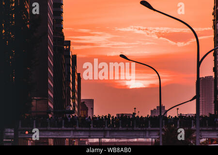 Taipei, Taiwan, 11. August 2019: Sonnenuntergang entlang der Länge der Taipei in Taipei Stadt bekannt als taipeihenge Stockfoto