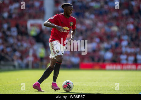 MANCHESTER, England - 24. August: Aaron Wan-Bissaka von Manchester United controls Kugel während der Premier League Spiel zwischen Manchester United und Crystal Palace im Old Trafford am 24. August 2019 in Manchester, Vereinigtes Königreich. (Foto von Sebastian Frej/MB Medien) Stockfoto