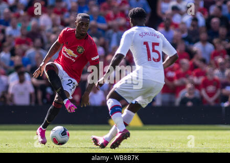 MANCHESTER, England - 24. August: Aaron Wan-Bissaka von Manchester United in der Premier League Spiel zwischen Manchester United und Crystal Palace im Old Trafford am 24. August 2019 in Manchester, Vereinigtes Königreich. (Foto von Sebastian Frej/MB Medien) Stockfoto