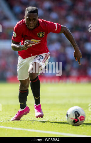 MANCHESTER, England - 24. August: Aaron Wan-Bissaka von Manchester United an schaut während der Premier League Spiel zwischen Manchester United und Crystal Palace im Old Trafford am 24. August 2019 in Manchester, Vereinigtes Königreich. (Foto von Sebastian Frej/MB Medien) Stockfoto