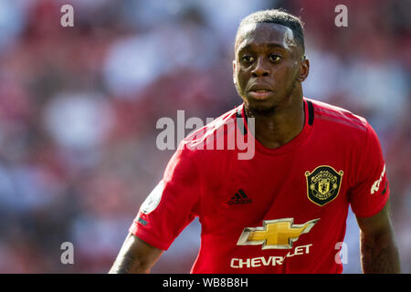 MANCHESTER, England - 24. August: Aaron Wan-Bissaka von Manchester United an schaut während der Premier League Spiel zwischen Manchester United und Crystal Palace im Old Trafford am 24. August 2019 in Manchester, Vereinigtes Königreich. (Foto von Sebastian Frej/MB Medien) Stockfoto