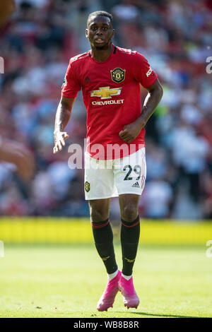 MANCHESTER, England - 24. August: Aaron Wan-Bissaka von Manchester United an schaut während der Premier League Spiel zwischen Manchester United und Crystal Palace im Old Trafford am 24. August 2019 in Manchester, Vereinigtes Königreich. (Foto von Sebastian Frej/MB Medien) Stockfoto