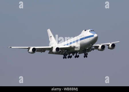 Die Boeing E-4B "Nightwatch" Flugzeug Landung in RAF Mildenhall während des US-Präsidenten Besuch der G7-Gipfel in Frankreich. Stockfoto