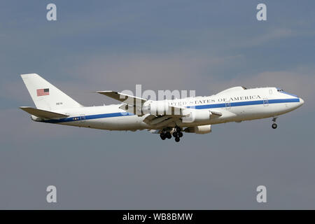 Die Boeing E-4B "Nightwatch" Flugzeug Landung in RAF Mildenhall während des US-Präsidenten Besuch der G7-Gipfel in Frankreich. Stockfoto