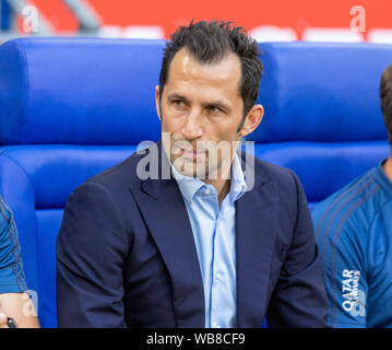 Sport, Fußball, Bundesliga, 2019/2020, FC Schalke 04 gegen FC Bayern München 0-3, Veltins Arena Gelsenkirchen, sportlicher Direktor Hasan Salihamidzic (FCB), DFL-Bestimmungen verbieten die Verwendung von Fotografien als BILDSEQUENZEN UND/ODER QUASI-VIDEO Stockfoto