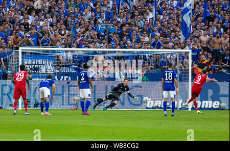 Sport, Fußball, Bundesliga, 2019/2020, FC Schalke 04 gegen FC Bayern München 0-3, Veltins Arena Gelsenkirchen, Szene des Spiels, 0-1 Ziel durch regelwidrige Strafe, v.l.n.r. Kingsley Coman (FCB), Benjamin Stambouli (S04), Weston McKennie (S04), keeper Alexander zu Nuebel (S04), Daniel Caligiuri (S04), Torschütze Robert Lewandowski (FCB), DFL-Bestimmungen verbieten die Verwendung von Fotografien als BILDSEQUENZEN UND/ODER QUASI-VIDEO Stockfoto