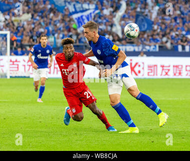 Sport, Fußball, Bundesliga, 2019/2020, FC Schalke 04 gegen FC Bayern München 0-3, Veltins Arena Gelsenkirchen, Szene des Spiels, Kingsley Coman (FCB) links und Bastian Oczipka (S04), DFL-Bestimmungen verbieten die Verwendung von Fotografien als BILDSEQUENZEN UND/ODER QUASI-VIDEO Stockfoto