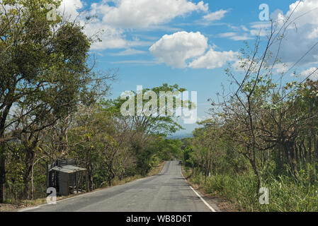 Kleine Straße in der Talamanca Bergkette Panama Stockfoto
