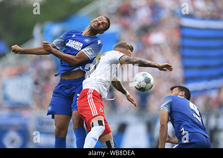 Karlsruhe, Deutschland. 25 Aug, 2019. GES/Fußball/2. Bundesliga: Karlsruher SC - HSV Hamburg Hamburg Hamburg, 25.08.2019 Fußball: 2. Bundesliga, Karlsruhe gegen Deutschland. Hamburg, Karlsruhe, August 25, 2019 | Verwendung der weltweiten Kredit: dpa/Alamy leben Nachrichten Stockfoto