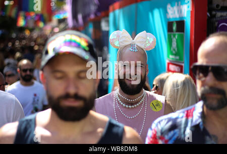 Manchester, Großbritannien. 24 Aug, 2019. Tausende von Menschen nehmen teil an den traditionellen Gay Parade in den Straßen von Manchester, England. (Foto von Nuno Guimaraes/Pacific Press) Quelle: Pacific Press Agency/Alamy leben Nachrichten Stockfoto