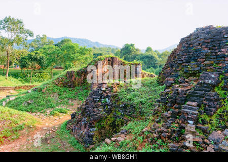 Mein Sohn Sanctuary und Hindu Tempel in der Nähe von Hoi An, Asien in Vietnam. Erbe der Champa Königreich. Myson Geschichte und Kultur. Shiva Stadt ruinieren. Vietnamesische Mu Stockfoto