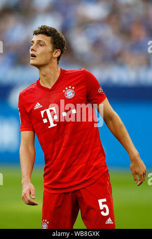 Gelsenkirchen, Deutschland 1. Fussball - Bundesliga, Spieltag 2 FC Schalke 04 gegen FC Bayern München 0-3 am 24. August 2019 in der Veltins Arena in Gelsenkirchen Benjamin PAVARD (FCB) Foto: Norbert Schmidt, Düsseldorf Stockfoto