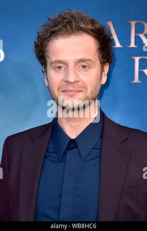 Andrew Gower die Amazon Prime Video-TV-Serie 'Karneval Zeile Teilnahme' an der TCL Chinese Theatre am 21. August 2019 in Los Angeles, Kalifornien Stockfoto