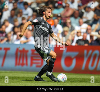 Swansea, Wales, UK. 25. August 2019. Englische Fußball-Liga Meisterschaft, Swansea City gegen Birmingham City; Ivan Sunjic von Birmingham City den Ball - Streng redaktionelle Verwendung. Keine Verwendung mit nicht autorisierten Audio-, Video-, Daten-, Spielpläne, Verein/liga Logos oder "live" Dienstleistungen. On-line-in-Match mit 120 Bildern beschränkt, kein Video-Emulation. Keine Verwendung in Wetten, Spiele oder einzelne Verein/Liga/player Publikationen Quelle: Aktion Plus Sport Bilder/Alamy leben Nachrichten Stockfoto