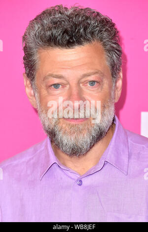 Andy Serkis FX Networks Starwalk Red Carpet bei der TCA-Besuch im Beverly Hilton Hotel am 6. August 2019 in Beverly Hills, Kalifornien Stockfoto