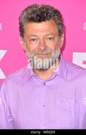 Andy Serkis FX Networks Starwalk Red Carpet bei der TCA-Besuch im Beverly Hilton Hotel am 6. August 2019 in Beverly Hills, Kalifornien Stockfoto