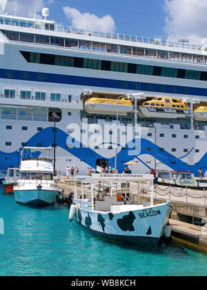 Kreuzfahrt Schiff "AIDA Aura" in Kralendijk, Bonaire, Niederländische Antillen Stockfoto