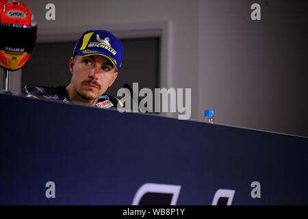 Towcester, Northamptonshire, Großbritannien. 25. August 2019. Maverick Vinales (SPA) und Monster Energy Yamaha MotoGP während der 2019 GoPro Britischen Grand Prix Moto GP in Silverstone Circuit. Foto: Gergo Toth/Alamy Live News Credit: Gergo Toth/Alamy leben Nachrichten Stockfoto