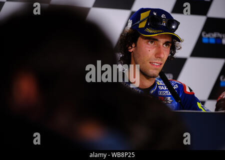 Towcester, Northamptonshire, Großbritannien. 25. August 2019. Alex Rins (SPA) und team Suzuki Ecstar während der 2019 GoPro Britischen Grand Prix Moto GP in Silverstone Circuit. Foto: Gergo Toth/Alamy Live News Credit: Gergo Toth/Alamy leben Nachrichten Stockfoto