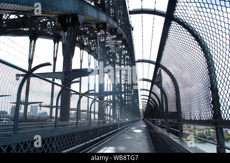 Fußgängerweg über die Sydney Harbour Bridge in Sydney, NSW, Australien Stockfoto