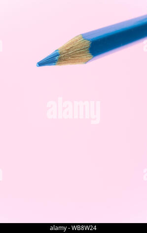 Blau Holz Bleistift extreme Close up mit Kopie Raum Stockfoto