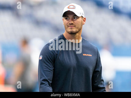 24. August 2019: Chicago Bears quarterback Mitchell Trubisky (10) während der pregame der NFL Football preseason Spiel zwischen den Chicago Bears und die Indianapolis Colts im Lucas Oil Stadium in Indianapolis, Indiana. Chicago besiegt Indianapolis 27-17. Johann Mersits/CSM. Stockfoto