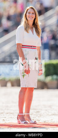 Rotterdam, Niederlande. 25 Aug, 2019. Europäische Meisterschaft, Reitsport, Springreiten, Finale, singles: Steffi Graf, ehemaliger Tennisspieler, wird bei der Preisverleihung. Credit: Rolf Vennenbernd/dpa/Alamy leben Nachrichten Stockfoto