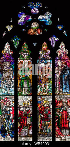 Der Westen Fenster", Werke und Knechte des Herrn', in St. Peter und Paul Kirche, Upton-on-Sieben, Worcestershire, Großbritannien Stockfoto