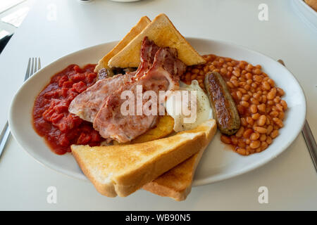 Nahaufnahme von einem Englischen Frühstück auf einer Platte Stockfoto