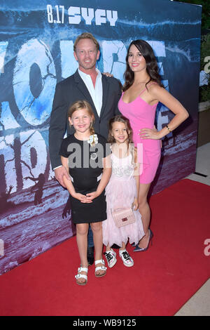 Ian Ziering, seine Frau Erin Kristine Ludwig und seine Kinder Mia Loren Ziering und Penna Mae Ziering Teilnahme an der 'Zombie Tidal Wave" Premiere auf der Girlande Hotel am 12. August 2019 in Los Angeles, Kalifornien Stockfoto