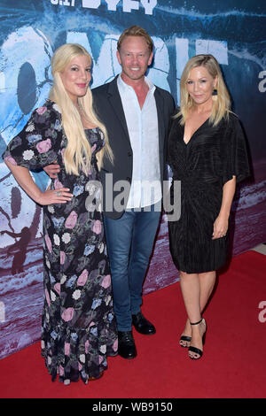Tori Spelling, Ian Ziering und Jennie Garth die Teilnahme an der 'Zombie Tidal Wave" Premiere auf der Girlande Hotel am 12. August 2019 in Los Angeles, Kalifornien Stockfoto