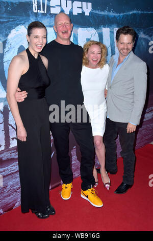 Jenny Brezinski, Derek Mears, Virginia Madsen und Nick Holmes an der 'Zombie Tidal Wave" Premiere auf der Girlande Hotel am 12. August 2019 in Los Angeles, Kalifornien Stockfoto