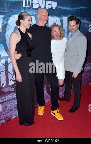 Jenny Brezinski, Derek Mears, Virginia Madsen und Nick Holmes an der 'Zombie Tidal Wave" Premiere auf der Girlande Hotel am 12. August 2019 in Los Angeles, Kalifornien Stockfoto