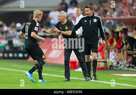 Köln, Deutschland, 23.08.2019, Bundesliga Spieltag 2, 1. FC Koeln vs Borussia Dortmund: Julian Brandt (Dortmund, L) mit Manager Lucien Favre (C). (F Stockfoto