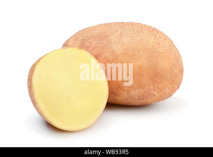 Frische reife Kartoffeln auf weißem Hintergrund Stockfoto
