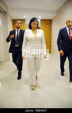 Tunis, Tunis. 25 Aug, 2019. Abir Moussi, geboren 1975 in Jemmal (Monastir), ist ein Tunesischer Rechtsanwalt und Politiker. Sie ist Präsidentin der Freien Destour Partei seit 2016. Photo Credit: Chokri Yassine Mahjoub Mahjoub/ZUMA Draht/Alamy leben Nachrichten Stockfoto