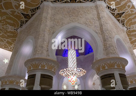 Innenraum der wichtigsten Gebet Hall, Sheikh Zayed Moschee, Abu Dhabi, Vereinigte Arabische Emirate Stockfoto