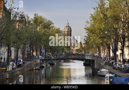 Kanal in Amsterdam. Niederlande Stockfoto