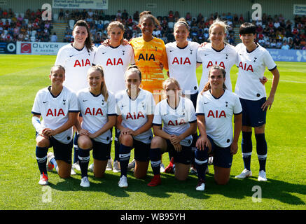 Boreham Wood, Großbritannien. 25 Aug, 2019. Portsmouth, England - 25. August: Tottenham Hotspur Team schießen vor Kick off im Freundschaftsspiel zwischen Arsenal und Tottenham Hotspur am Wiese Park Stadion am 25. August 2019 in Boreham Wood, England Credit Aktion Foto Frauen Quelle: Aktion Foto Sport/Alamy leben Nachrichten Stockfoto