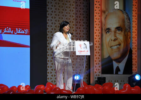 Tunis, Tunesien. 25 Aug, 2019. Abir Moussi, Vorsitzender der Freien Destourian Partei (PDL) seit 2016 während der Konferenz von weiblichen Führungskräften ihrer politischen Partei an der Palais des CongrÃ¨s in Tunis in die massive Präsenz von ihren Anhängern statt. Foto: Yassine Mahjouub Credit: Chokri Mahjoub/ZUMA Draht/Alamy leben Nachrichten Stockfoto