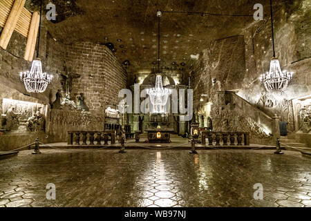 Innenraum der Kapelle St. Kinga (Kaplica Św. Kingi) in der Salzmine Wieliczka bei Krakau, Polen Stockfoto