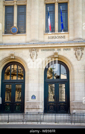 Paris, Frankreich, 7. Juli 2018: Der Haupteingang der Universität Sorbonne in Paris. Stockfoto