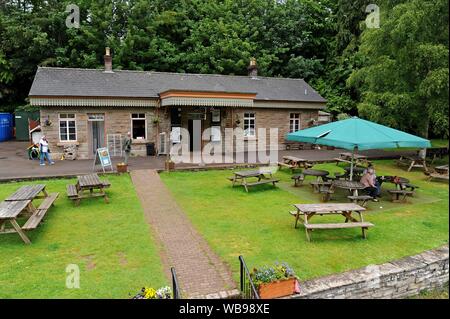 Das ehemalige Bahnhofsgebäude, jetzt ein Cafe, in Tintern, Monmouthshire, Wales Stockfoto