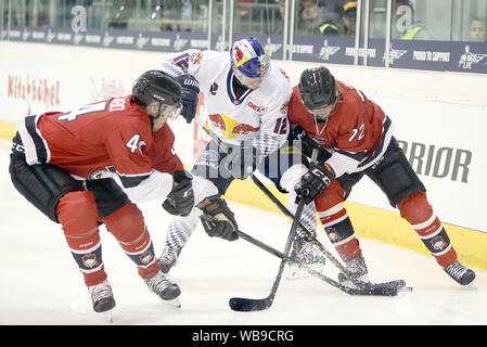 August 24, 2019, Kitzbühel, Deutschland: Links Jesper JENSEN (Malmö/DK), Mads Christensen (Muenchen/DK), Nikolai MEYER (Malmö/DK). final Eishockey Turnier Red Bulls Salute 2019. Red Bull München vs Rote Falken Malmö,.Aug 24,2019, Sportspark Kasperbruecke, Kitzbühel, Österreich, .4 europäische Eishockey Top Teams am Turnier Red Bulls Salute 2019 - Red Bull Salzburg, Red Bull Muenchen, Rote Falken Malmoe aus Schweden und das Team der IHK-Helsinki, (Credit Bild: © Wolfgang Fehrmann/ZUMA Draht) Stockfoto