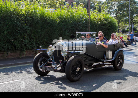 BF 5408 Bentley open classic Oldtimer an der Ormskirk Motorfest in Lancashire, England gekrönt Stockfoto