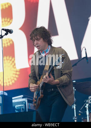 Deutsch Indie Rock Band Razorlight angeführt von Sänger und Gitarrist Johnny Borrell führen Sie live auf der Bühne am siegreichen Festival in der Stadt an South Sea. Stockfoto