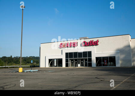 Ein logo Zeichen außerhalb von Sears Outlet Store in Bridgeville, Pennsylvania am 9. August 2019. Stockfoto