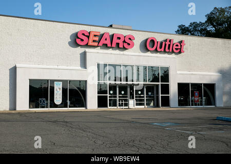 Ein logo Zeichen außerhalb von Sears Outlet Store in Bridgeville, Pennsylvania am 9. August 2019. Stockfoto