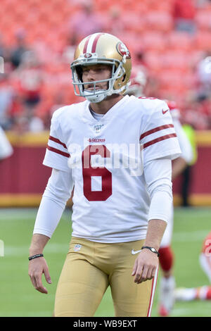 24.August 2019: Während der pregame Warm-ups Börsenspekulant Mitch Wishnowsky (6) der San Francisco 49ers läuft durch Übungen in der Woche 3 preseason Spiel, wo die San Francisco 49ers besuchten die Kansas City Chiefs in Arrowhead Stadium in Kansas City, MO Richard Ulreich/CSM Stockfoto