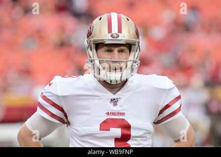 24.August 2019: Während der pregame Warm-ups quarterback C.J. Beathard (3) der San Francisco 49ers sieht in der Woche 3 preseason Spiel, wo die San Francisco 49ers besuchten die Kansas City Chiefs in Arrowhead Stadium in Kansas City, MO Richard Ulreich/CSM Stockfoto